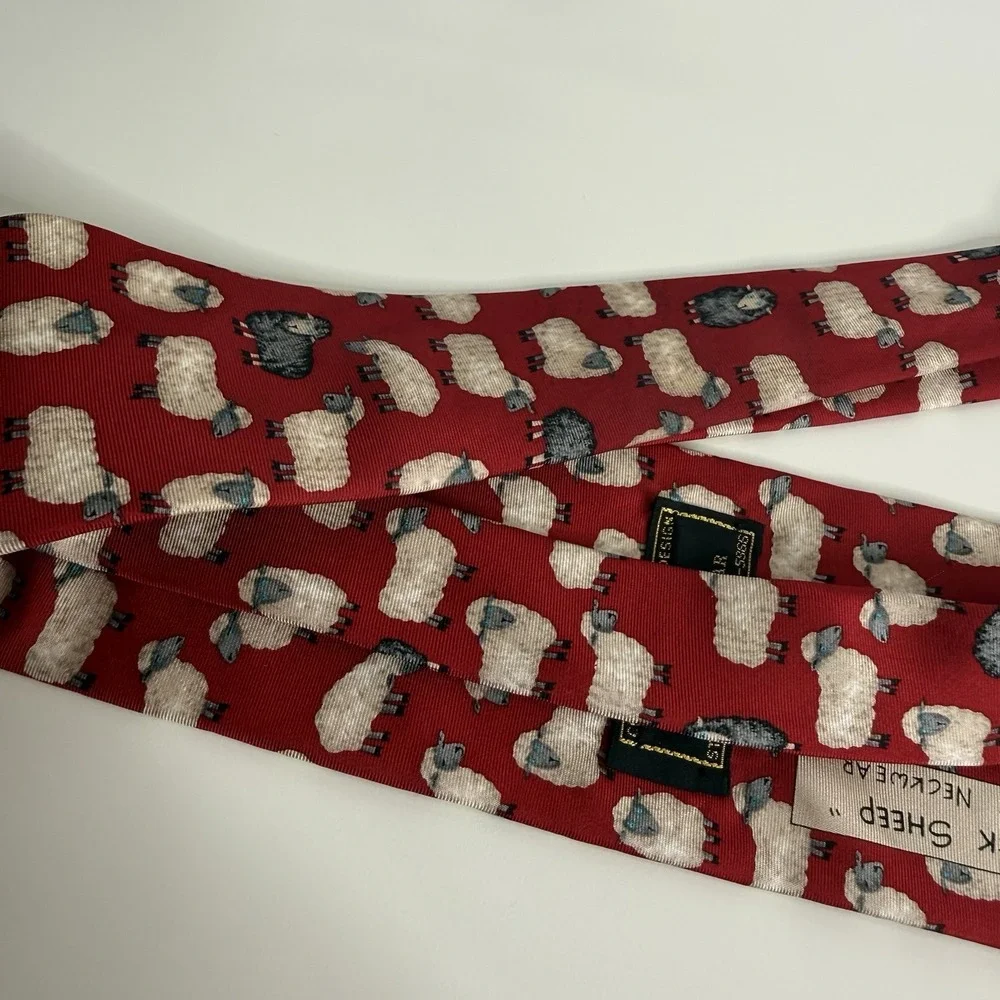 Alynn Men's Silk Necktie Black Sheep Red 3 5/8 x 57